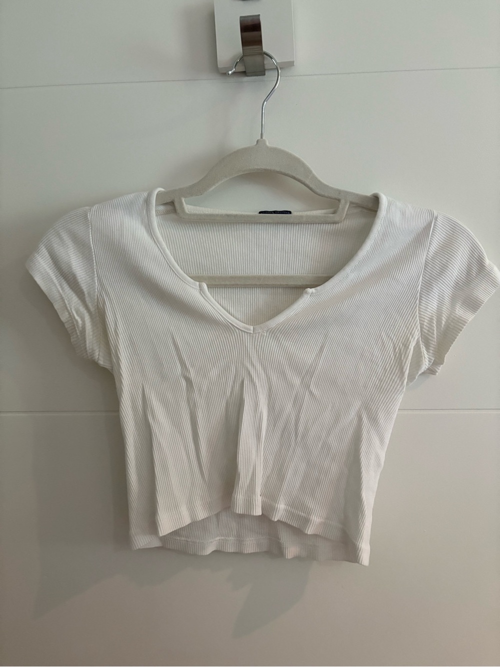 Brandy Melville White Ribbed V-Neck Crop Top